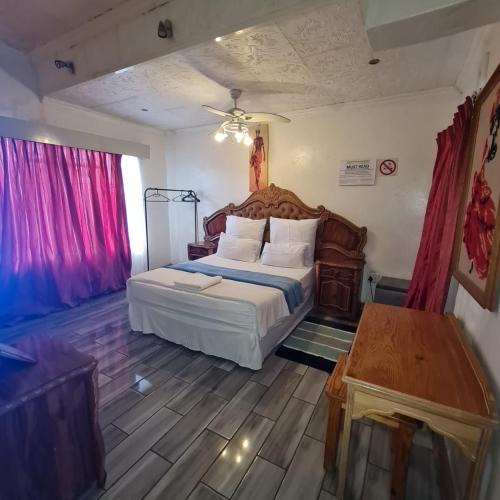 Rustenburg House | HostHub Guest House