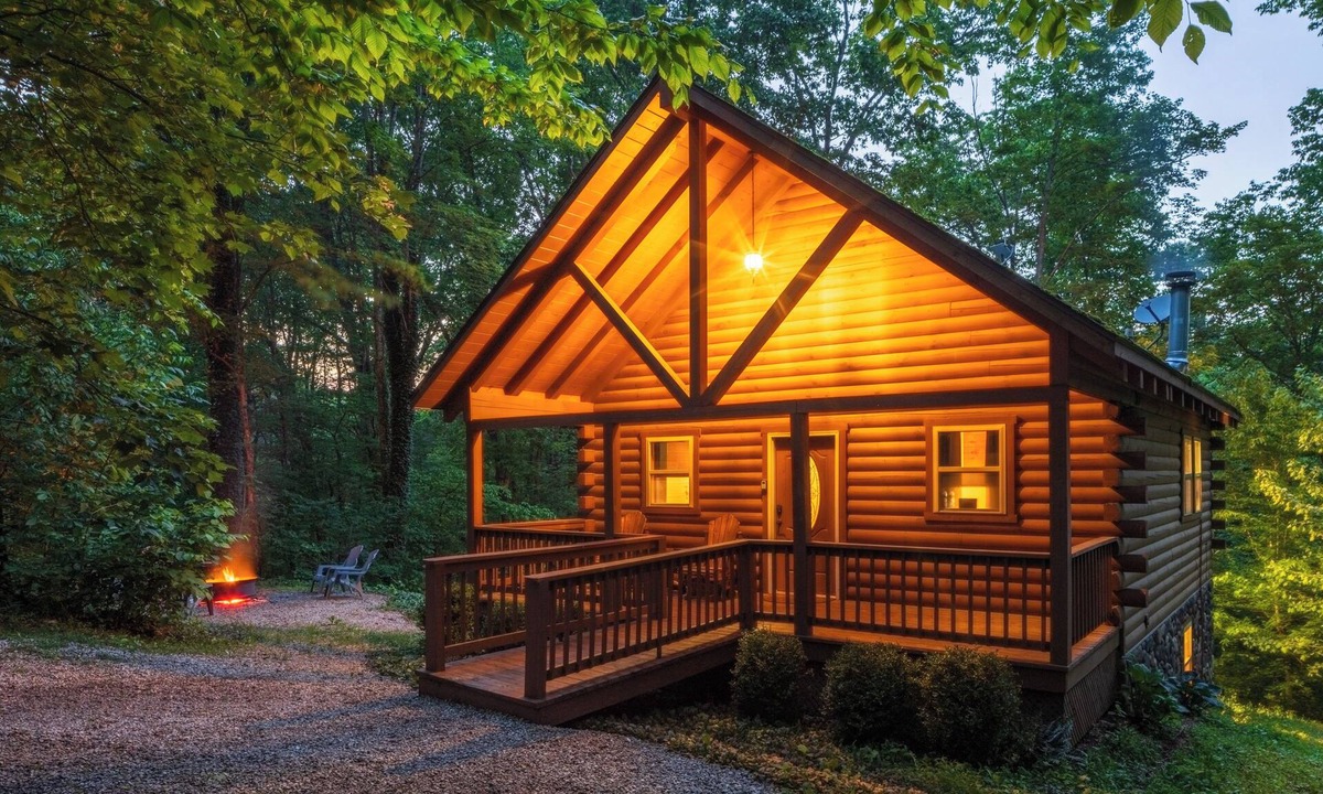 New Plymouth House | Hot Tub, Fire Pit, Large Decks & Blackstone Griddle