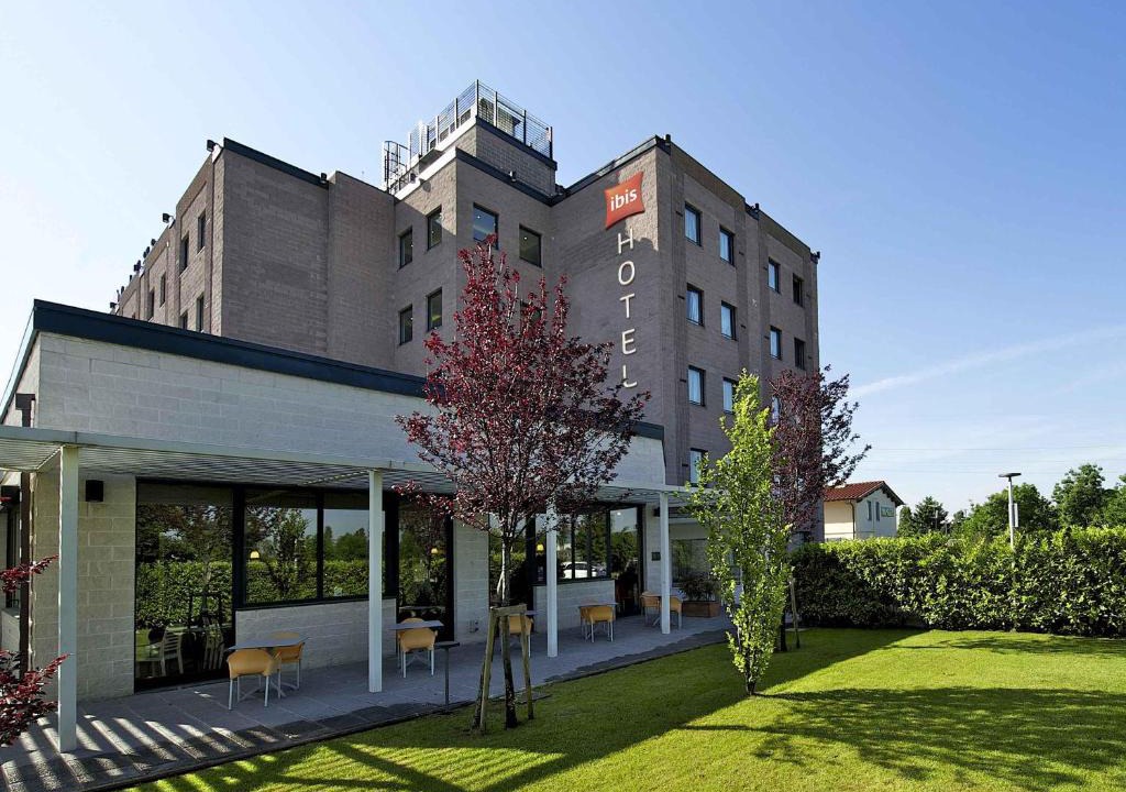 Campi Bisenzio Hotel | Hotel Ibis Firenze Prato Est