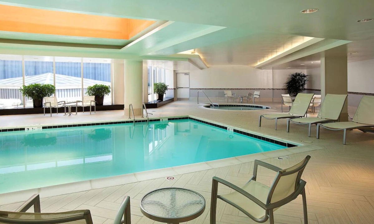 Friendship Heights Hotel | Hotel Suite near American University | Indoor Pool | Breakfast | 4 Cozy Units
