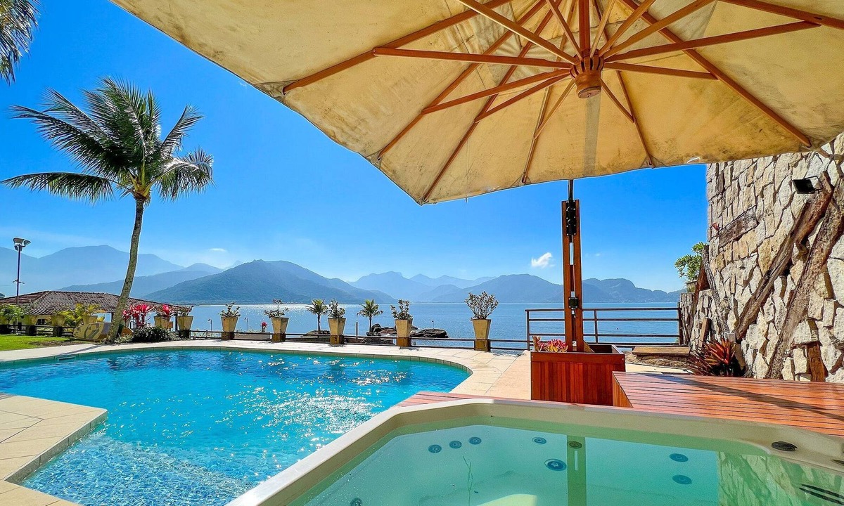 Japuiba House | House for rent in Angra dos Reis foot in the sand with swimming pool by the sea - Ang55