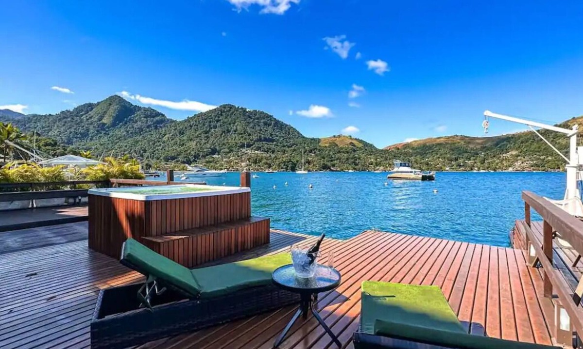 Portogalo House | House literally on the water - Porto Galo