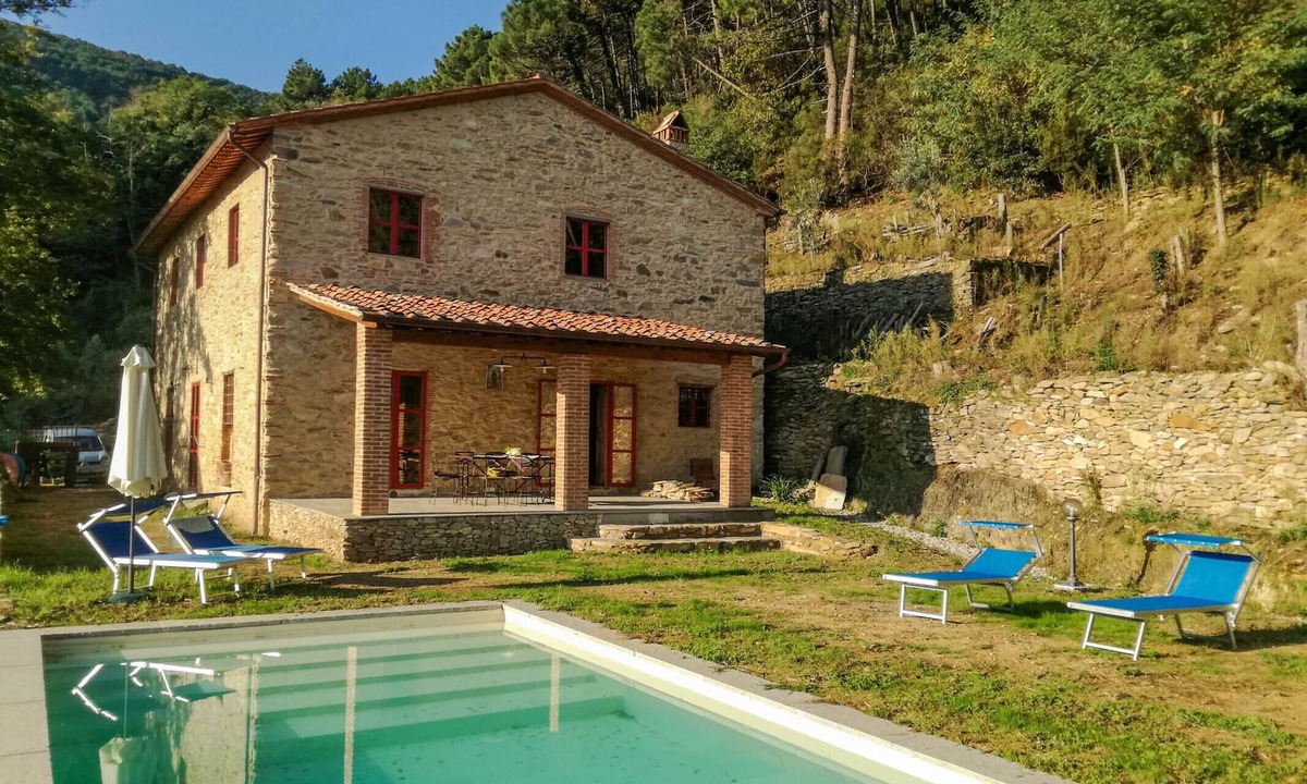 Buti House | House with private pool and panoramic views 20km from Pisa, 1km from village