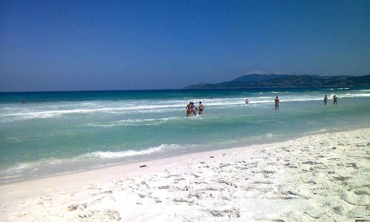 Foguete House | Houses for 6 and 10 people, starting from R$99.00. 1 minute walk from the beach, sea view.