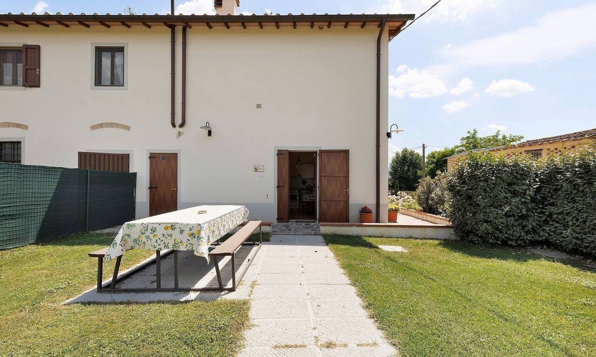 Borgo San Lorenzo Apartment | Il Girasole Apartment: Accessible Comfort and Relaxation in a Private Garden