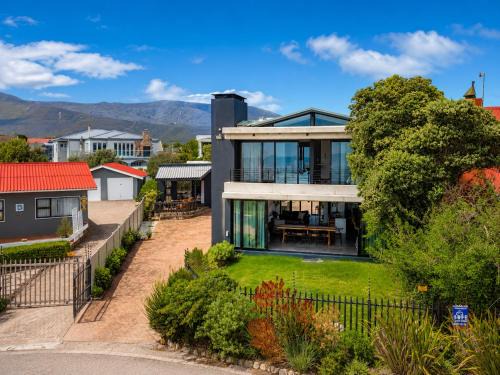 Sandbaai House | iMoyo Ocean Villa and Studio, Hermanus