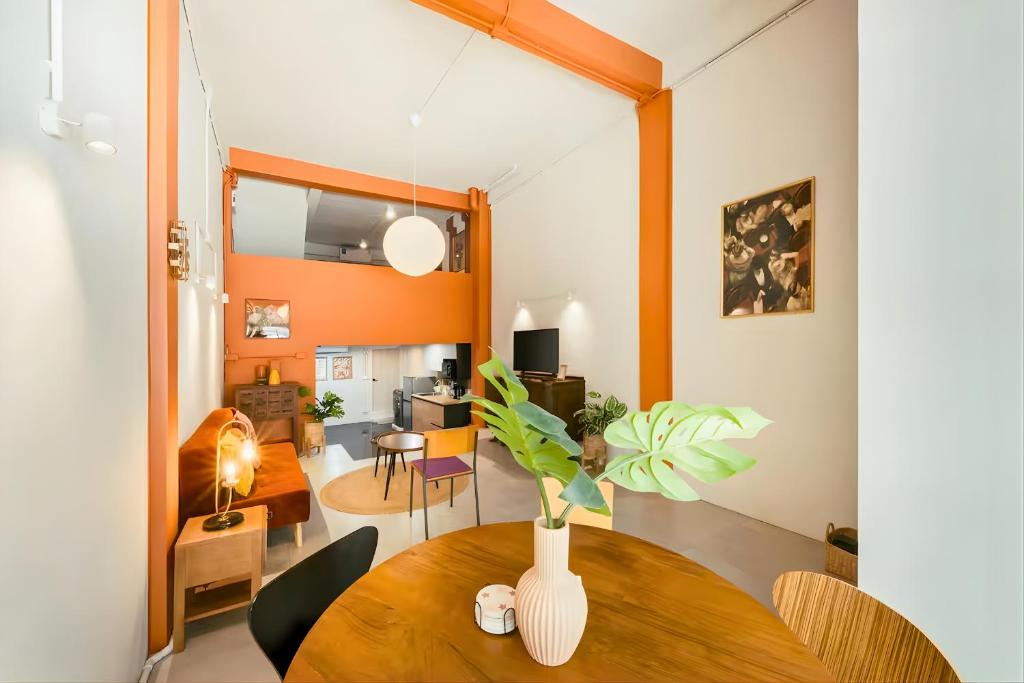 Phra Khanong Apartment | Industrial Loft Sukhumvit 3-Bedroom Designer House - 2 Min to BTS Bang Chak