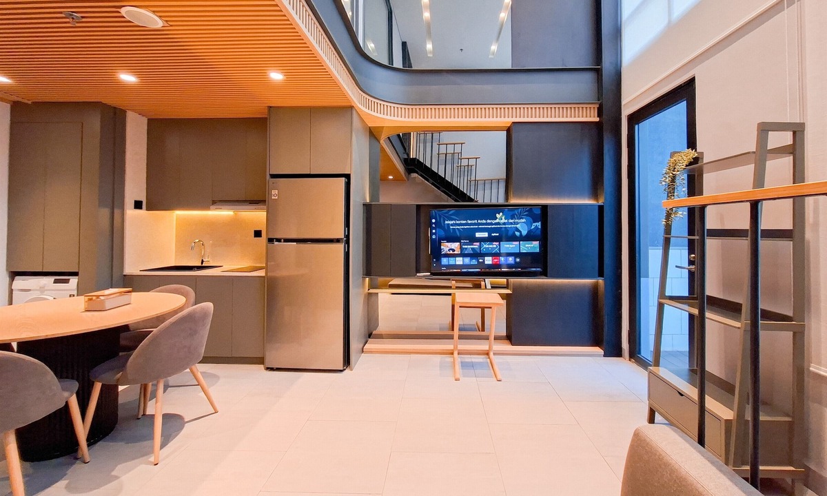 Pinang Apartment | Industrial Modern 1Br Loft At Apartment Collins Boulevard