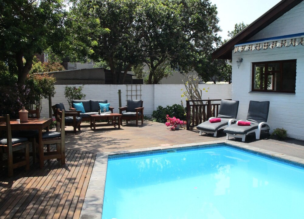 Wilderness Beach House | Inn2Wilderness Guesthouse