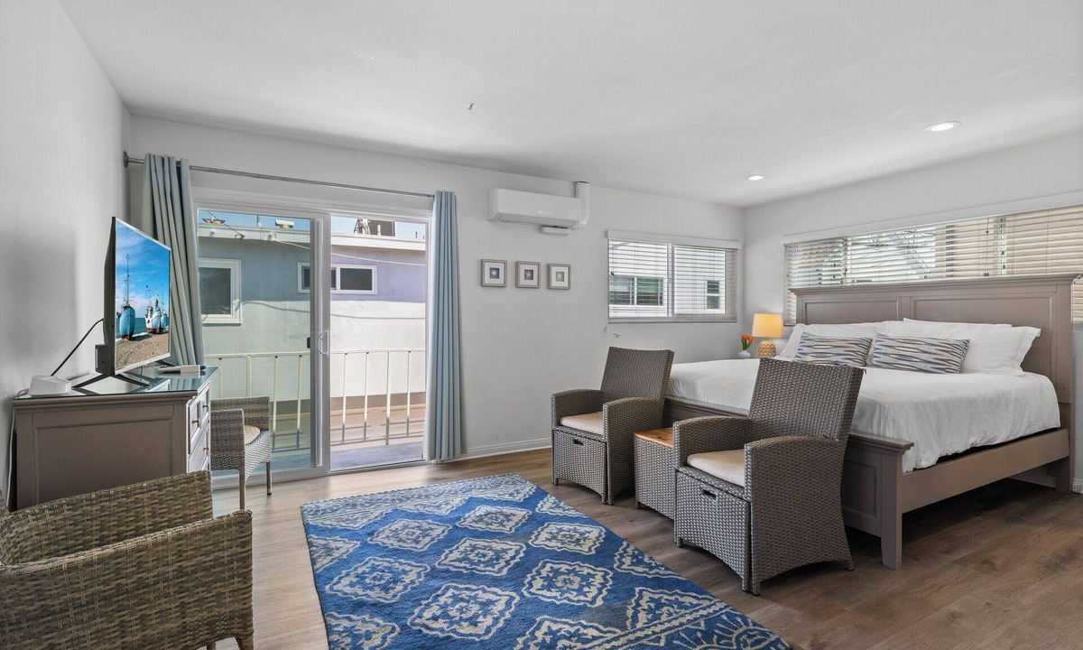 Balboa Island Apartment | Island Suite - Amazing location by Balboa Ferry and Beaches with New A/C