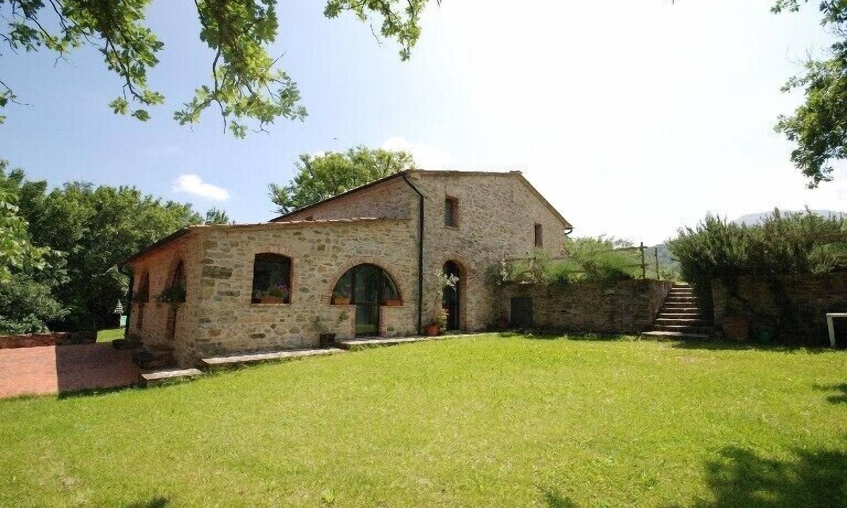 Castelnuovo di Val di Cecina House | house for numerous families and groups of friends. Pets welcome