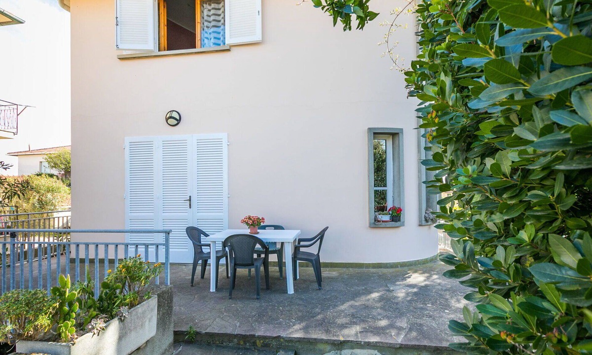 Rosignano Solvay Apartment | Beautiful apartment for 2 people with WIFI, TV, terrace and pets allowed