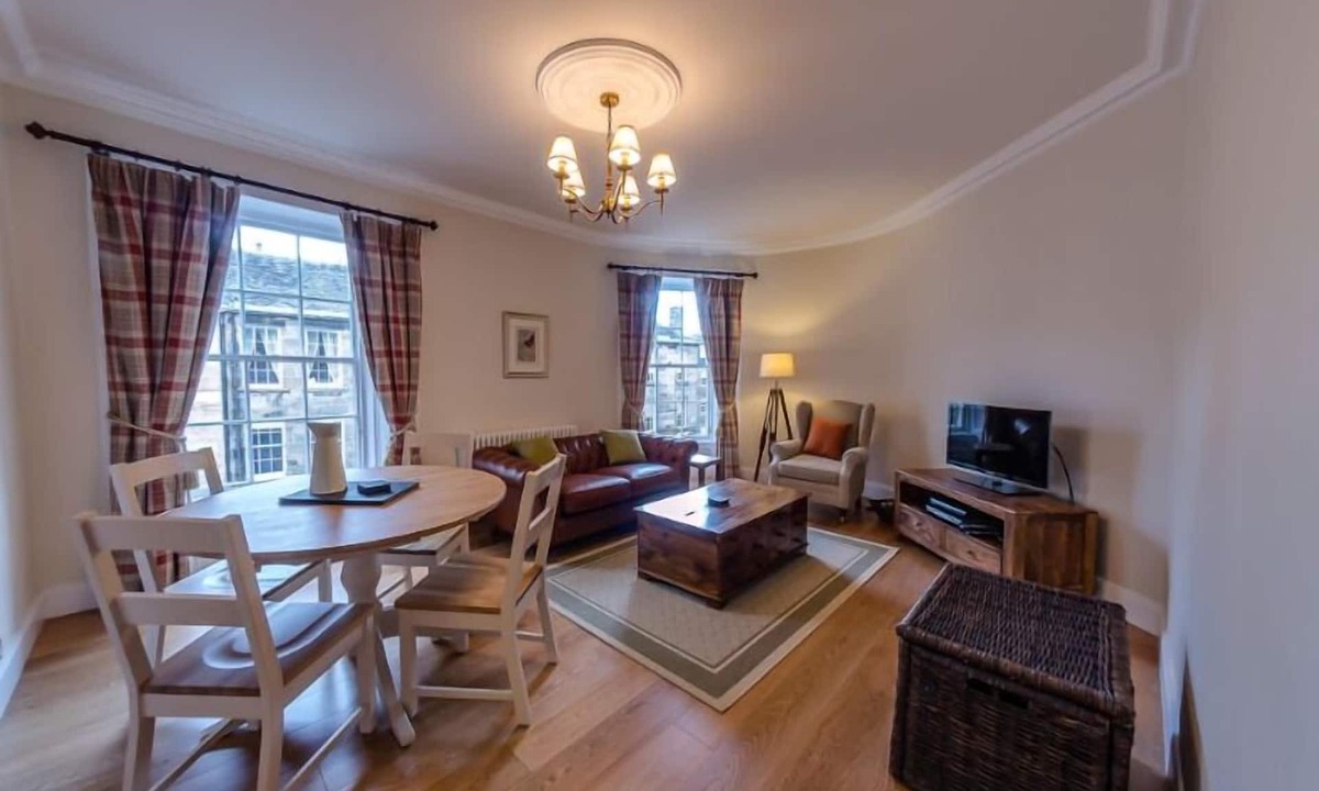 Stockbridge Apartment | JOIVY Luxury New Town Apartment