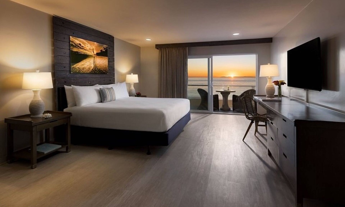 Laguna Beach Hotel | Just Steps to Main Beach: Relax in Comfort & Coastal Charm with Outdoor Pool