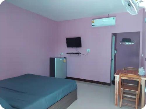 Prakhon Chai Hostel | K and K Resort room 1