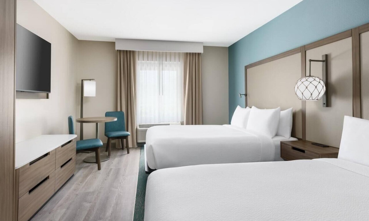 Florida Keys Hotel | Keys Vacation Starts Here! 3 Relaxing Units, Free Breakfast, Outdoor Pool!