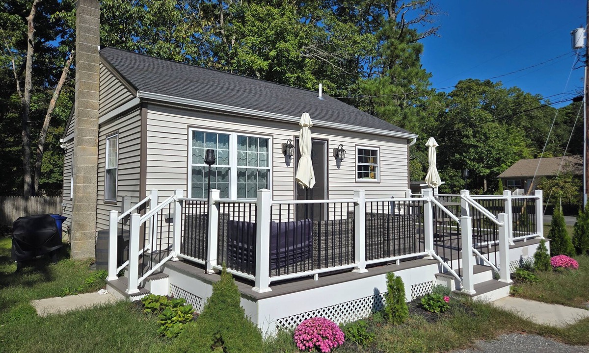 Whitesboro House | Kick back and relax in this calm, stylish home. Luxury newly renovated property