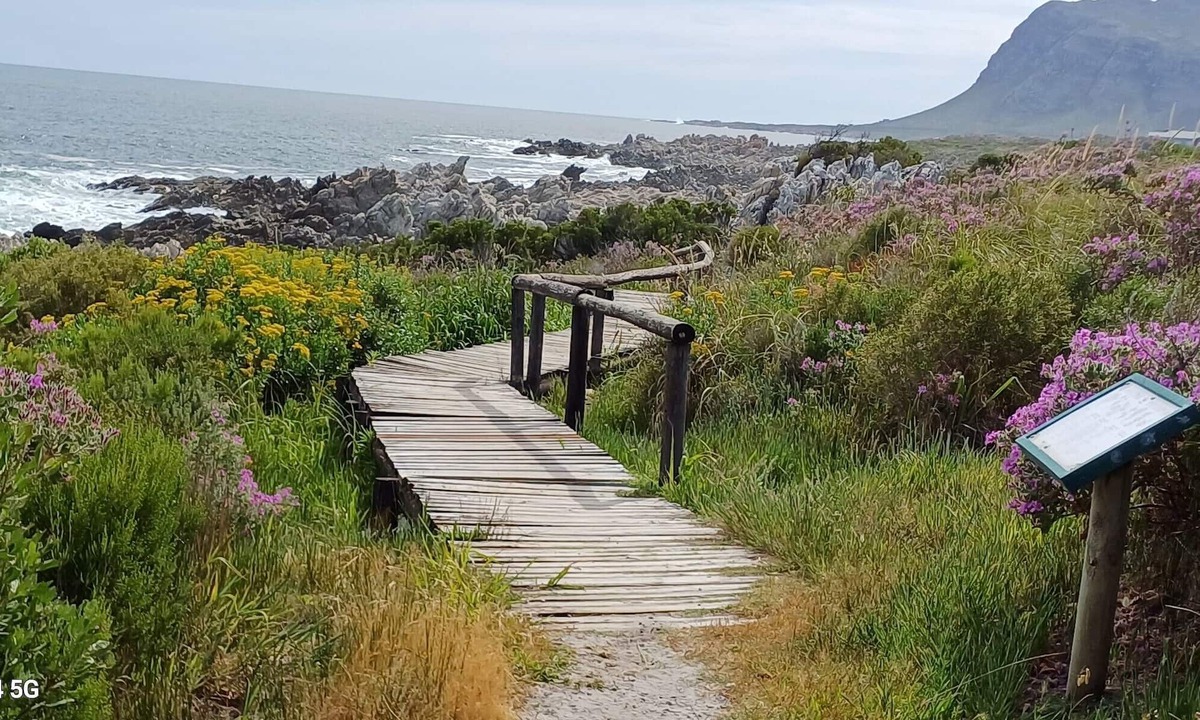 Kleinmond Apartment | Kleinmond Panorama with beautifull views, BBQ, near main beach, lagune and shops