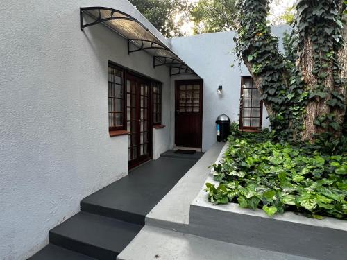 Greater Johannesburg Metropolitan Area Resort | Koppies view 1 Bed cottage