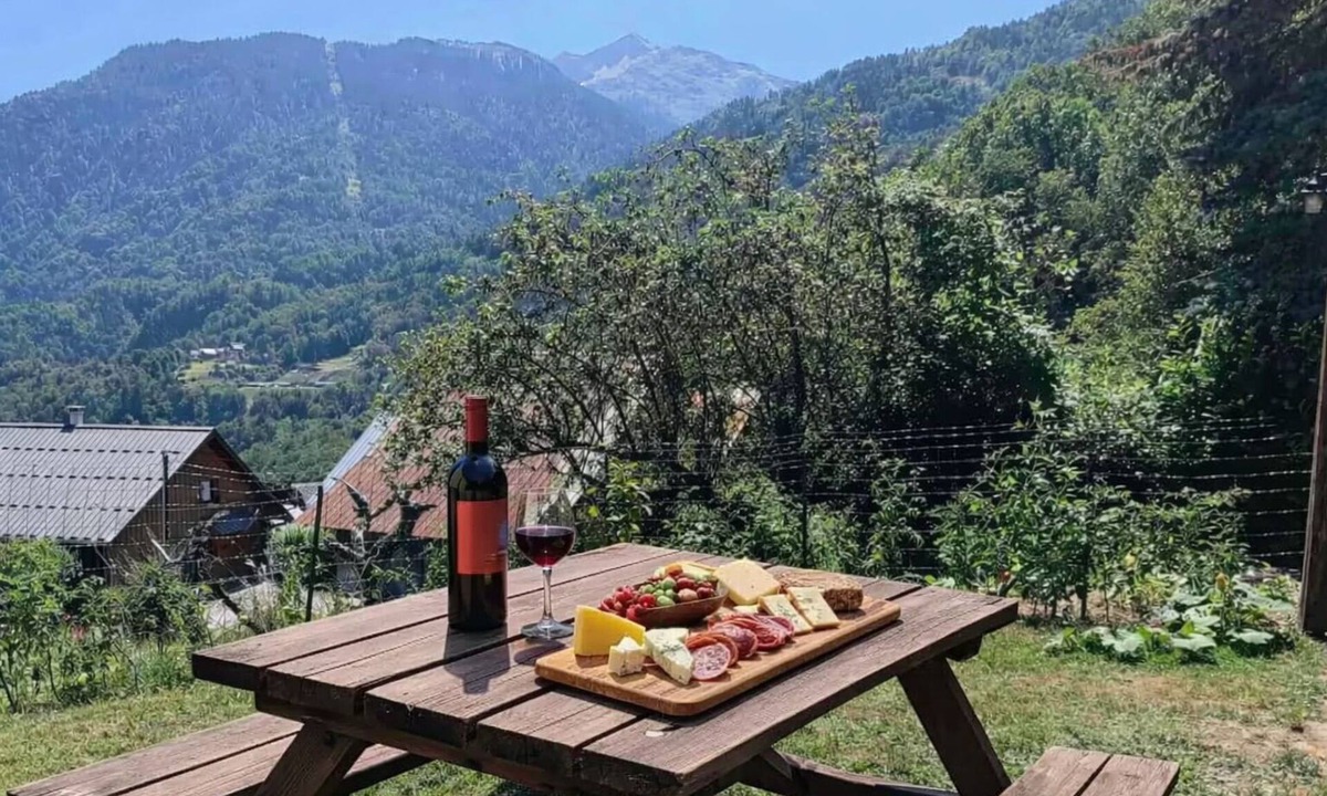 Saint-Paul-sur-Isere Ski Chalet | "La belle savoyarde". Comfortable gite with mountain views. Ideal for recharging your batteries.