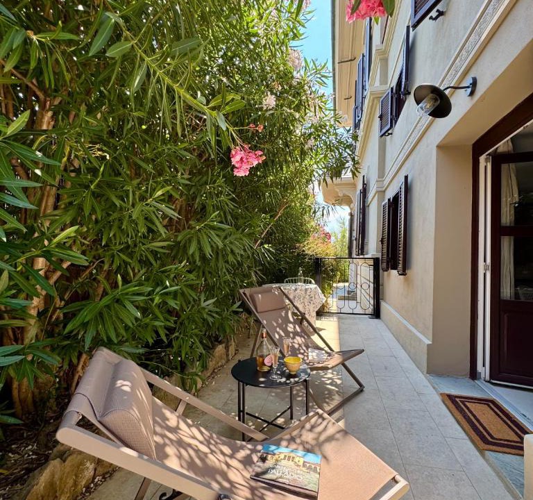 Quercianella Apartment | La Casetta in riva al mare