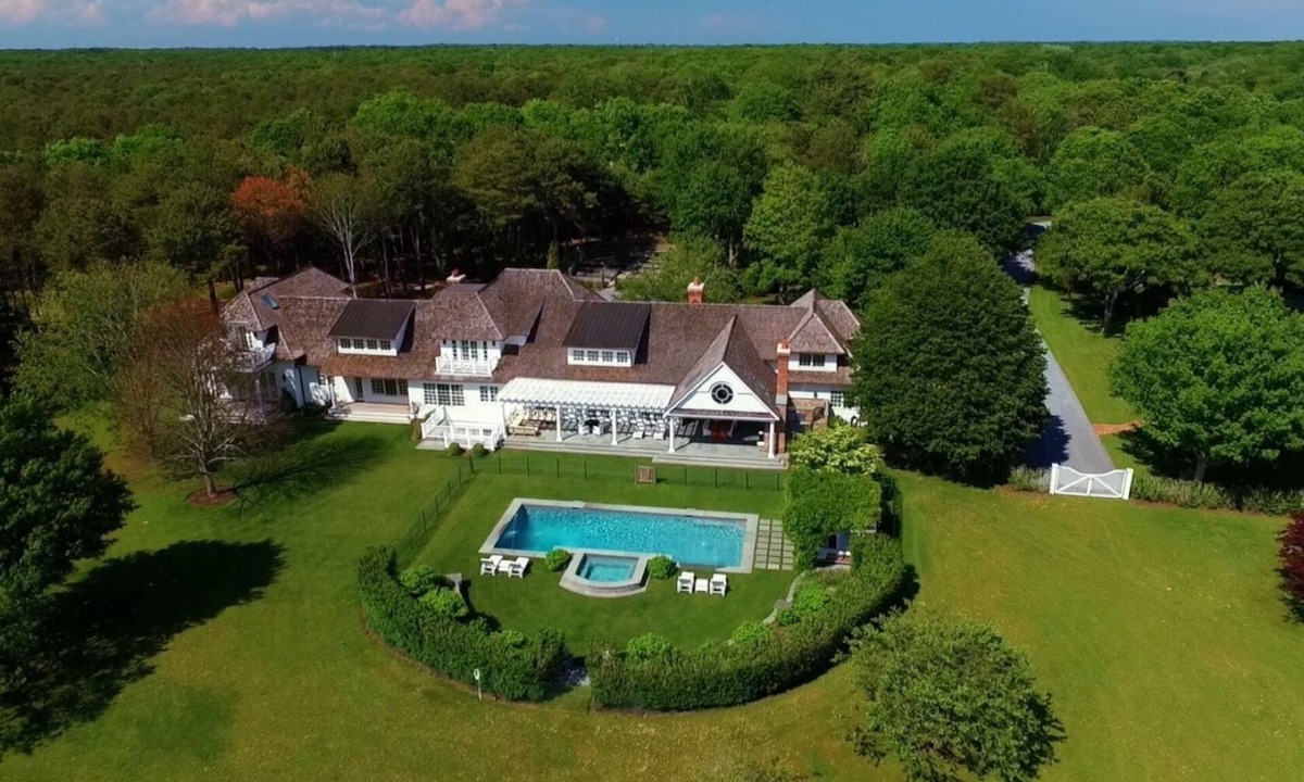 East Hampton North House | La Favorita is a unique estate on 9 acres in the heart of East Hampton