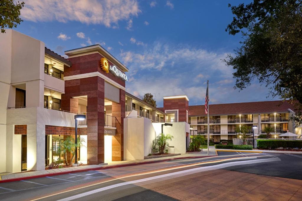 Newbury Park Hotel | La Quinta by Wyndham Thousand Oaks-Newbury Park