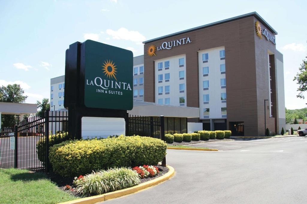 Capitol Heights Hotel | La Quinta Inn & Suites by Wyndham DC Metro Capital Beltway