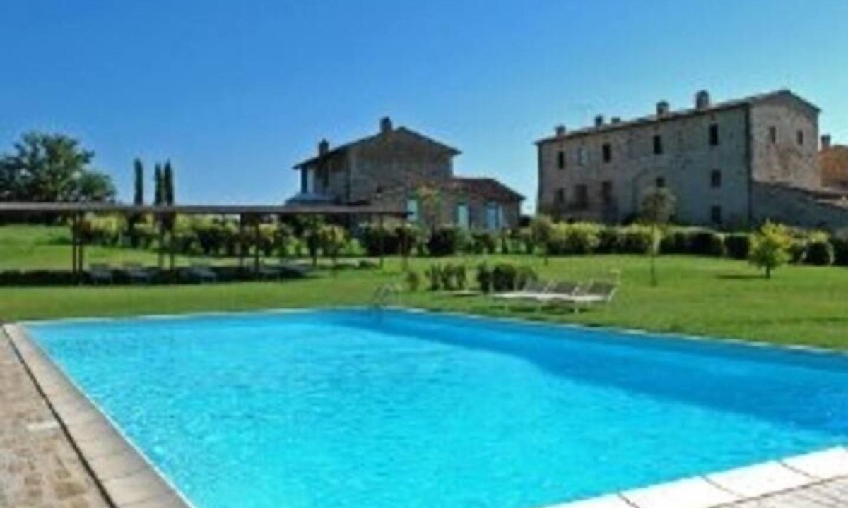 San Macario In Monte Apartment | La terrazzina nel borgo: historic tuscan mansion with pool