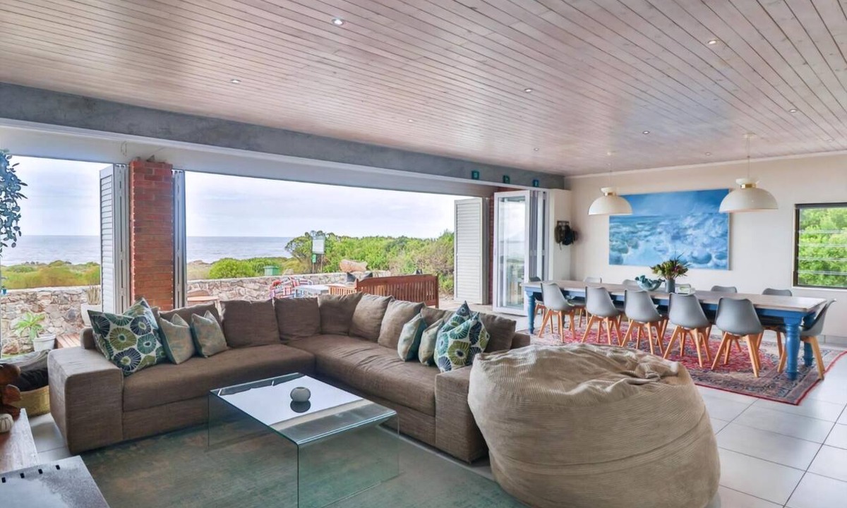 Kleinmond Apartment | Lady Serenity | Hot tub | Ocean front | Pets
