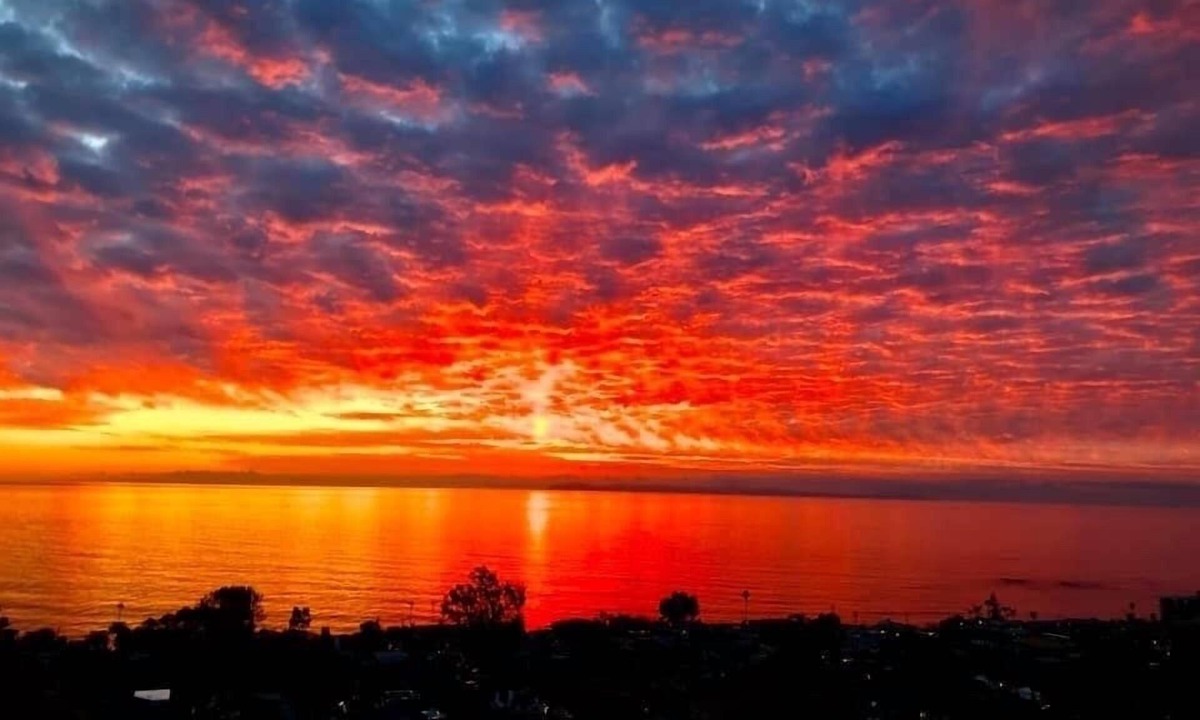 Laguna Terrace Park House | Laguna's Hidden Gem Penthouse 2 BEDROOMS, DEN, Oceanview.Quality Beds, 4 guests
