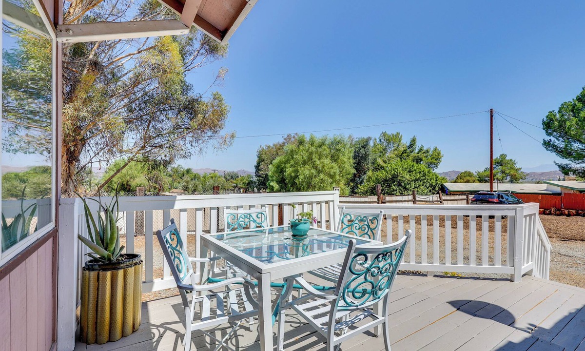 Lakeland Village Apartment | Lake Elsinore Apt 4 Mi to Water: Pets Welcome!