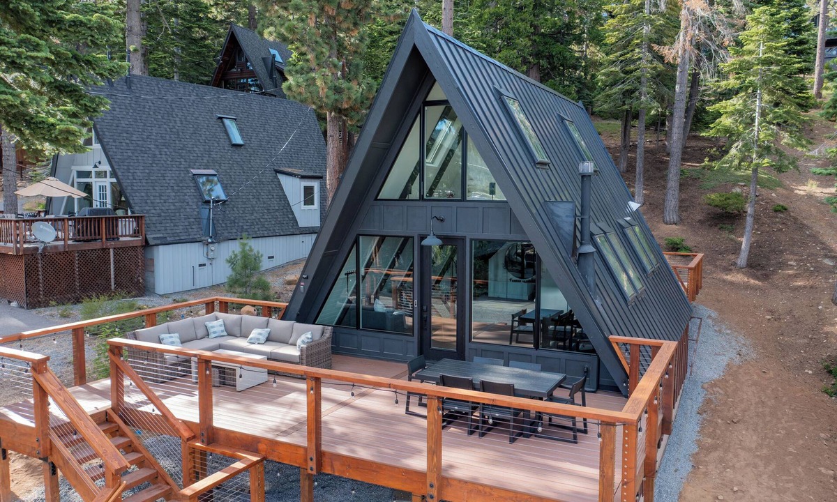 Talmont Cabin | Lake View · Modern A-Frame · A/C · EV · Pets
