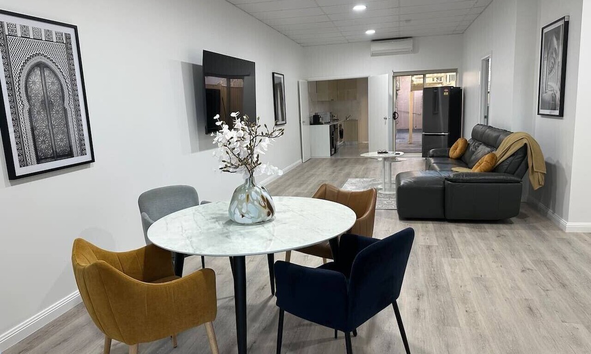 Gungahlin House | Lakefront 2BR Townhouse | Pet Friendly