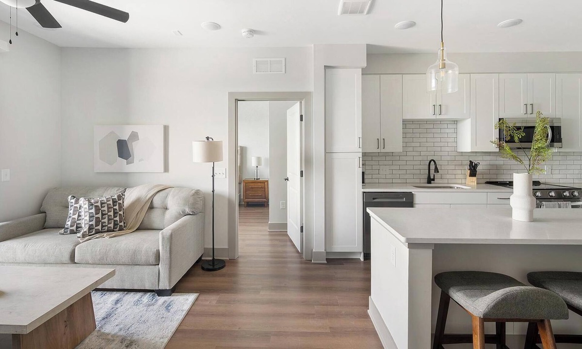 Edgehill Apartment | Landing | Modern 2BD, Gym, Courtyard
