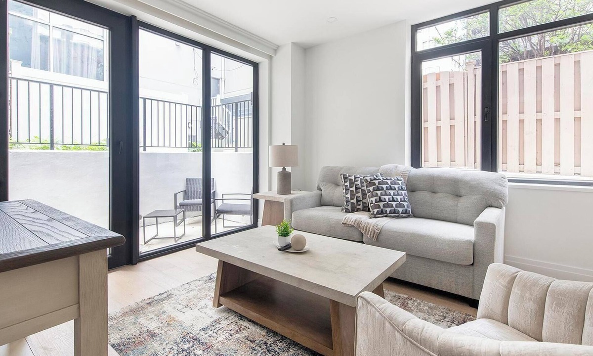 Mount Vernon Square Apartment | Landing | Stunning 1BD in Logan Circle