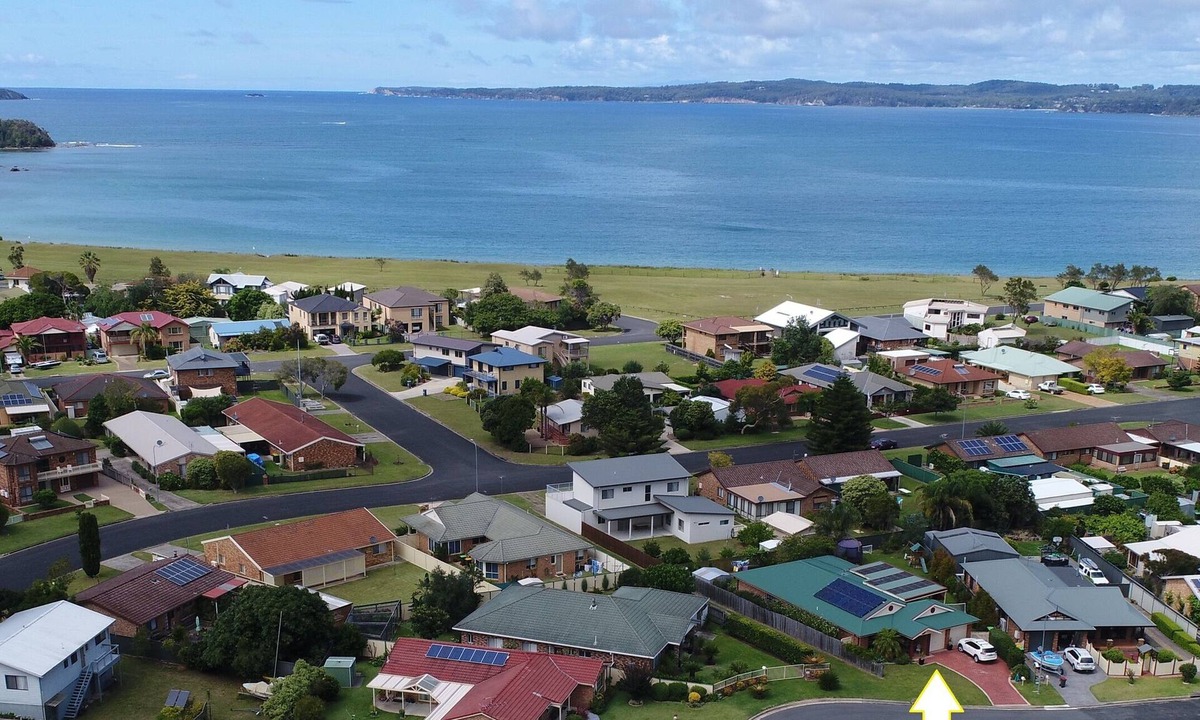 Maloneys Beach House | Large fam home, ideal for entertaining, & pets, close to beach, parks and nature