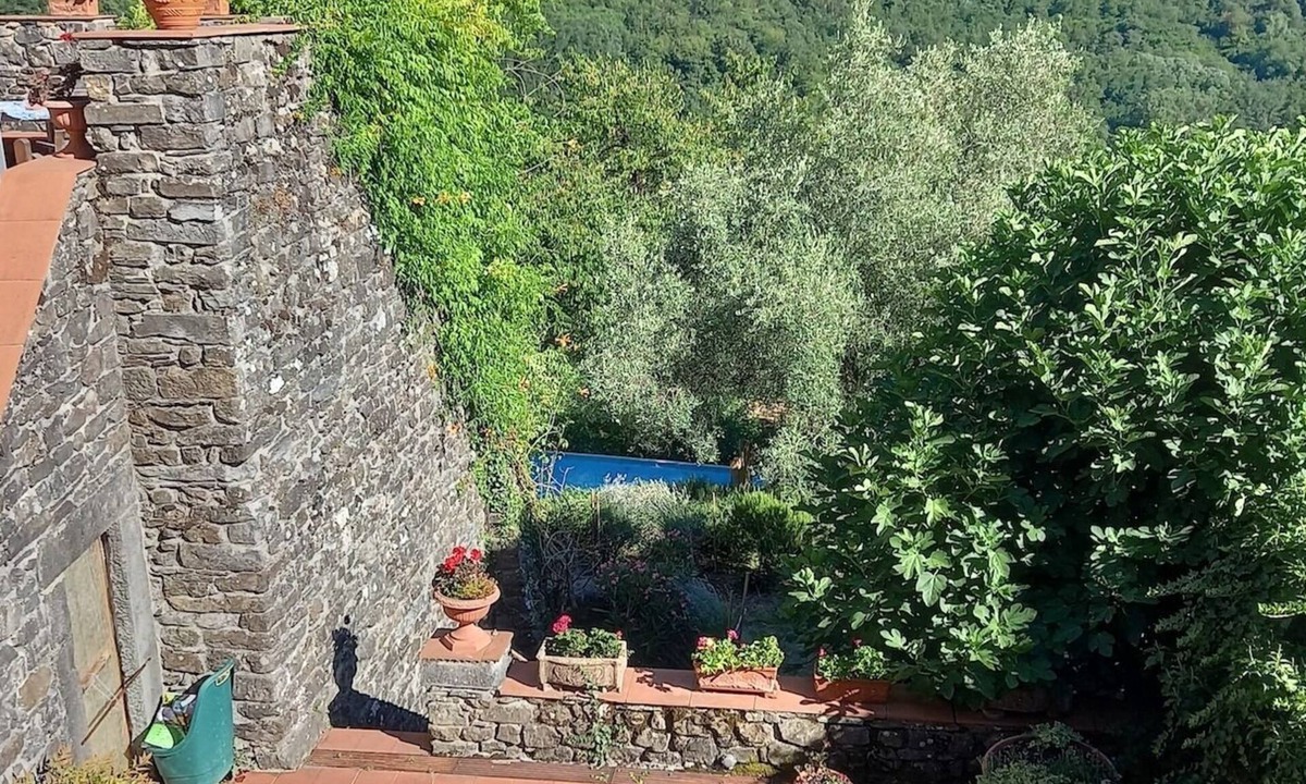 Popiglio House | Large quality Medieval house with pool. Sleeps 20+. Complete privacy.