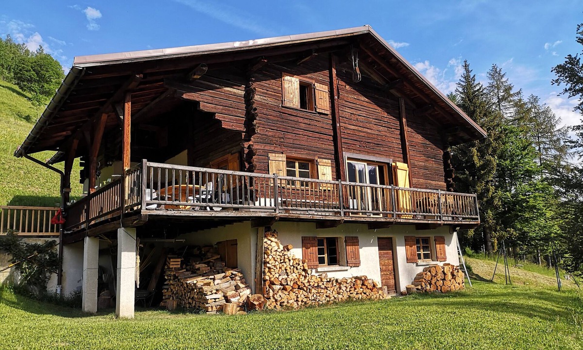 Beaufort Ski Chalet | Large traditional chalet in a quiet location with breathtaking views