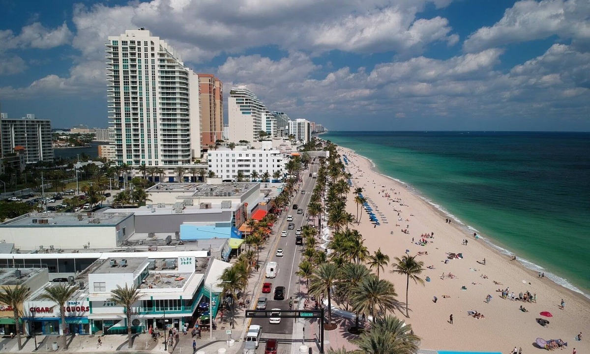 Poinciana Park Apartment | Lauderdale Breeze Villas