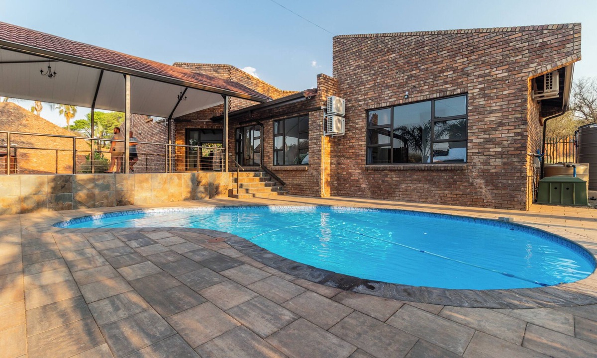 Hartbeespoort House | Lavender Haze - your second home