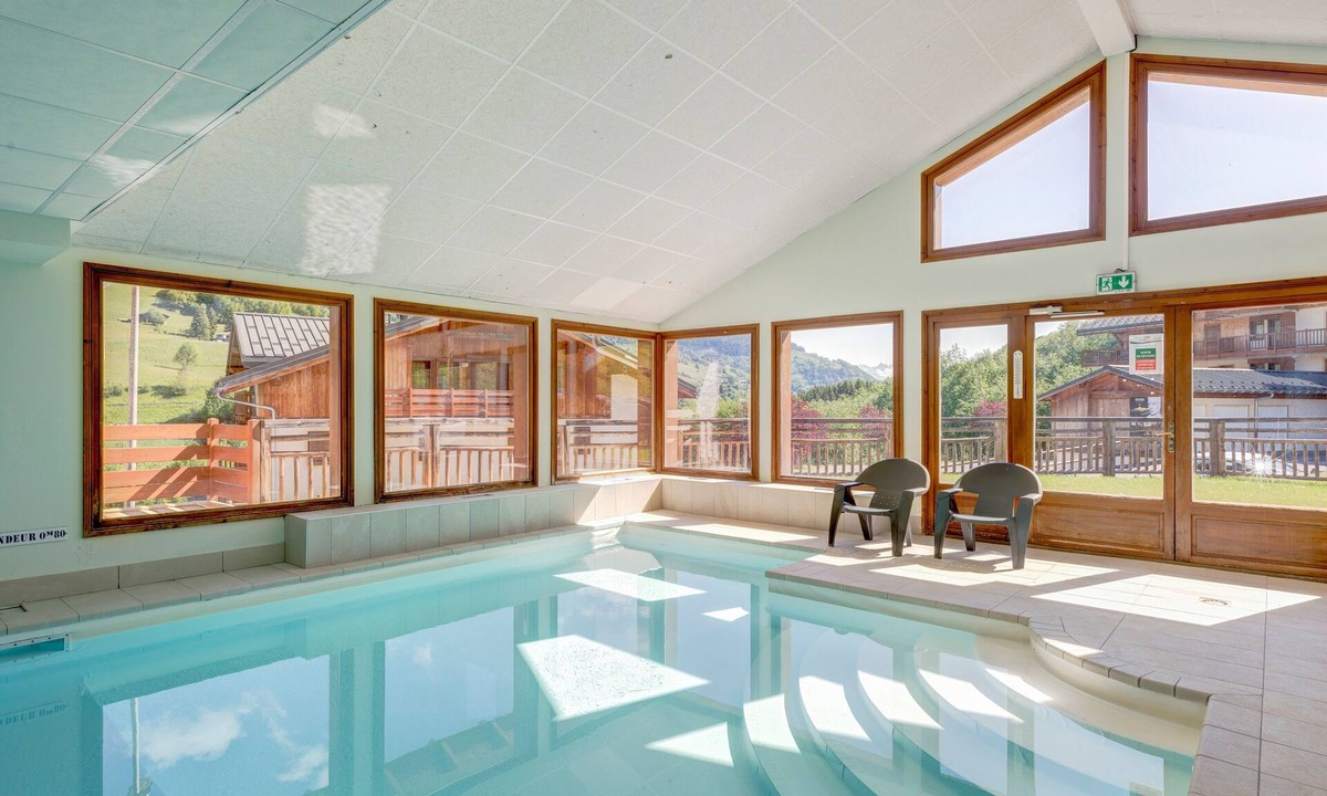 Flumet Apartment | Le Chevreuil - 3 chambres, terrasse, piscine