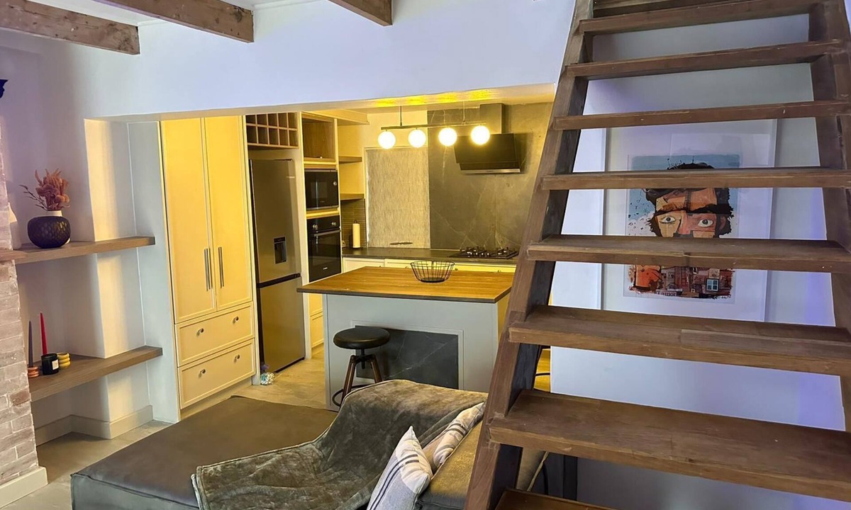 Rosebank House | Lemon House - Cozy Modern Finish and Style - Near University of Cape Town UCT