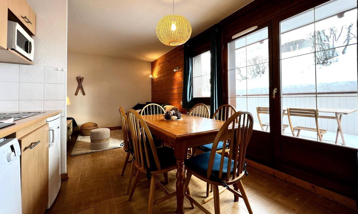 Flumet Apartment | Les Chalets Des Evettes - 3 Rooms for 6 People