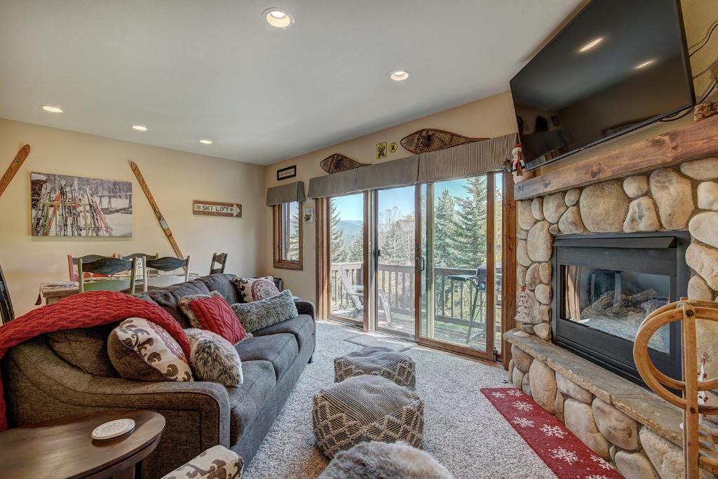 Four O'Clock Villa | Liftside Retreat