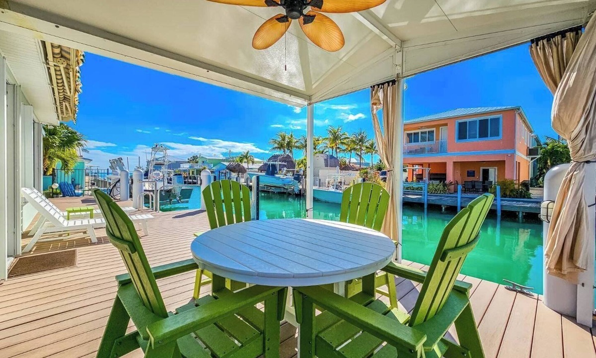 Little Venice House | Little Key Lime 2 bedroom 1 bath Conch house with 2 kayaks, 3 bikes, 51 Ft of Dockage