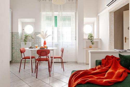 Livorno Apartment | Livorno Centrale - 5 min walking to the train station & hospital, fast Wi-Fi
