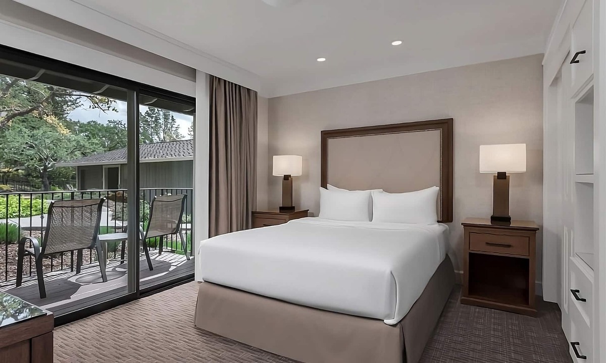 Napa Hotel | Look No Further! 3 Convenient Suites w/Free Parking, Private Kitchen, Pool!