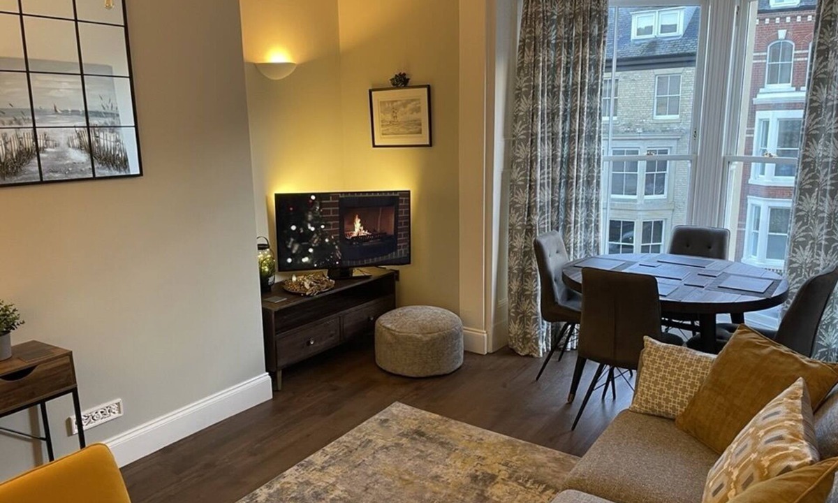 West Cliff Apartment | Lovely 2-bedroom holiday apartment in Whitby