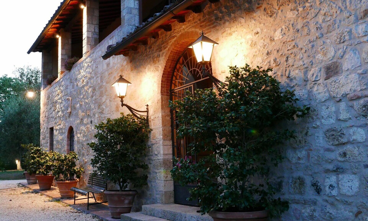 Colle di Val d'Elsa Villa | Lovely apartment in villa with pool, WIFI, A/C, TV, patio and panoramic view, close to San Gimig.